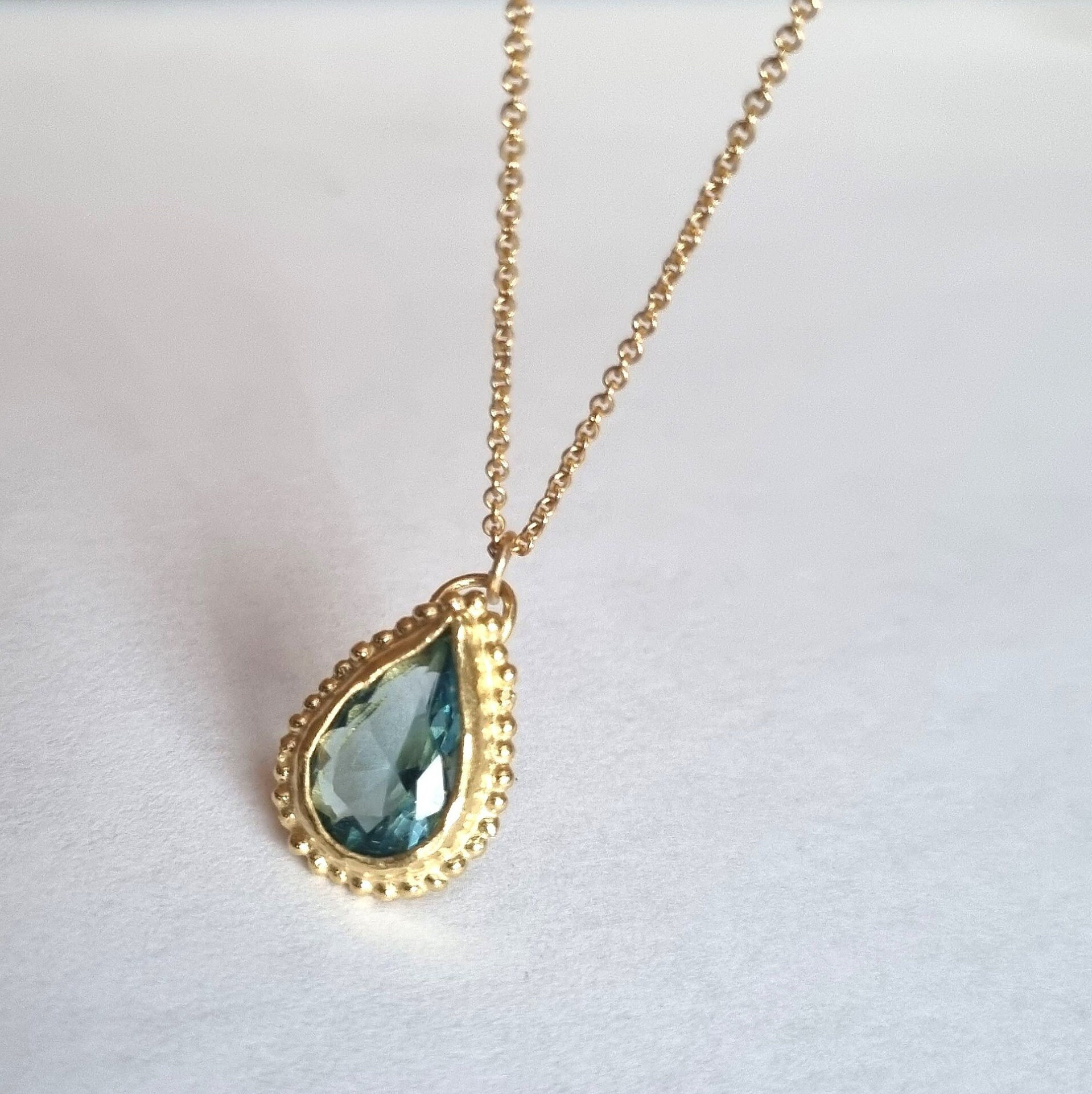 Collana in oro 14k, collana con topazio blu, collana con ciondolo in oro, collana con pietra portafortuna di dicembre, collana in oro 9k, collana con