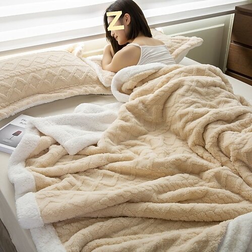 Kuscheldecke aus Sherpa-Fleece für Sofa und Bett, warme, korallenfarbene Samtdecke für den Winter, dicke, gemütliche Decke für ein Nickerchen im Büro und als Dekoration für Zuhause Image