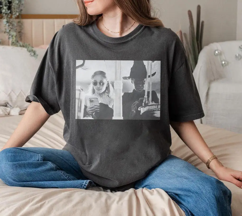 Retro Magic Witch Movie Retro Photo Shirts, Musicals Periphere Sportbekleidung, Kind Greenda T-Shirts, Magic Movie Fan T-Shirts Image