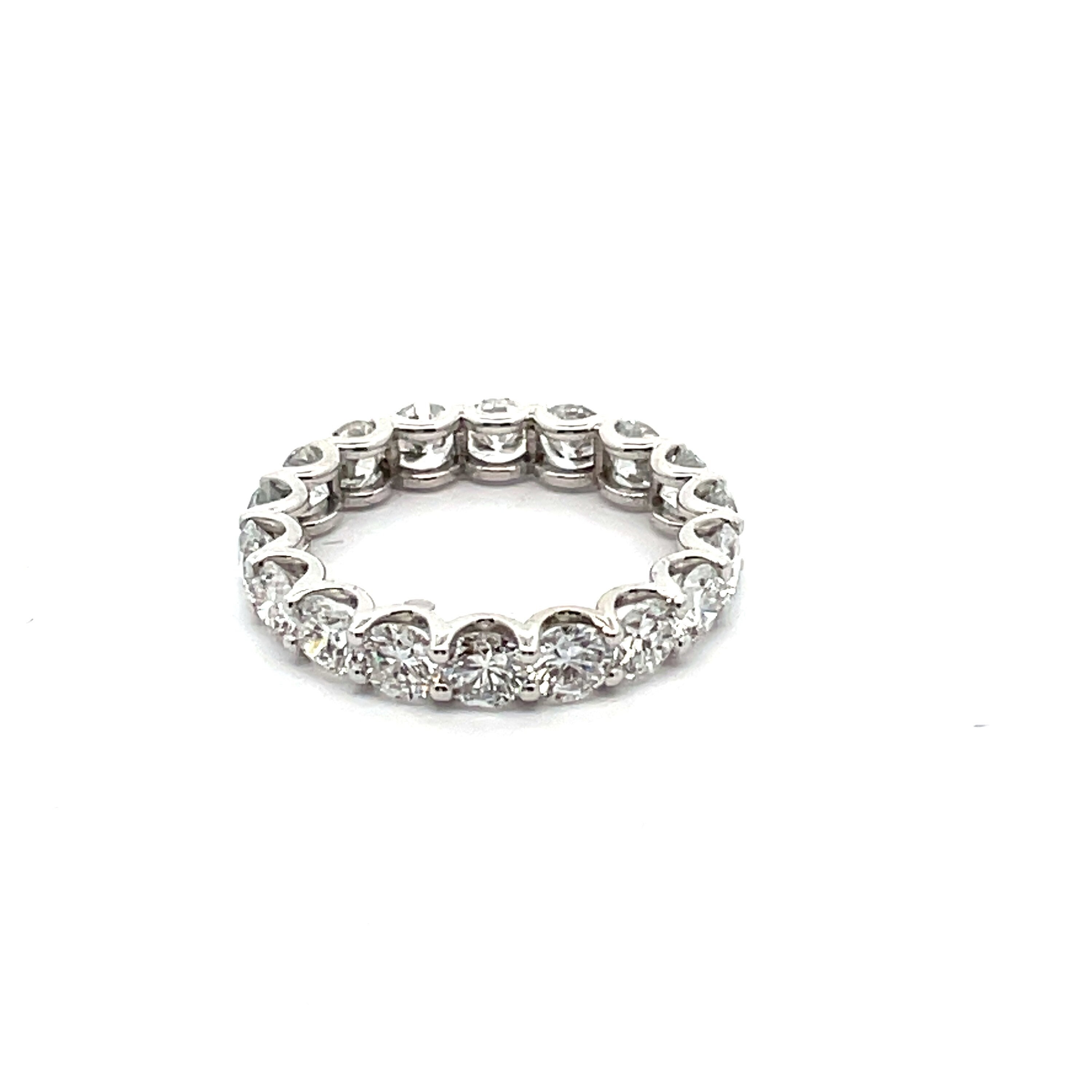 Anello Eternity con diamanti. Anello Eternity con diamanti da 5 carati. Fede nuziale Eternity con diamanti da 5 carati. Anello Eternity con diamanti
