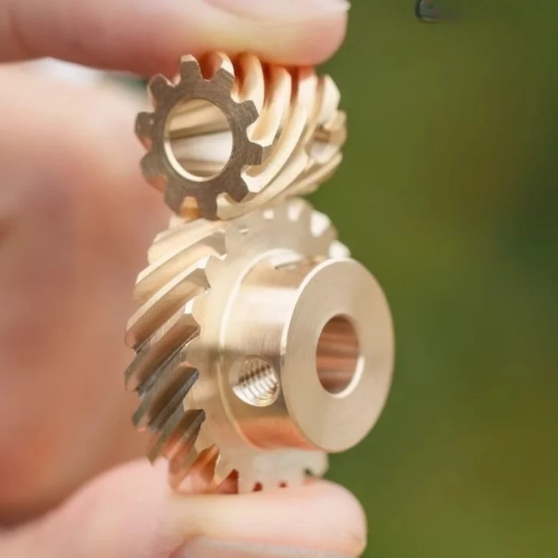 Hochpräzise 0,8-Modul-Spiralgetriebe für die linke Hand, 90-Grad-Spiral-Kegelradschieber/Reduzierstück mit 3-Wege-Übertragung zum Selbermachen Image