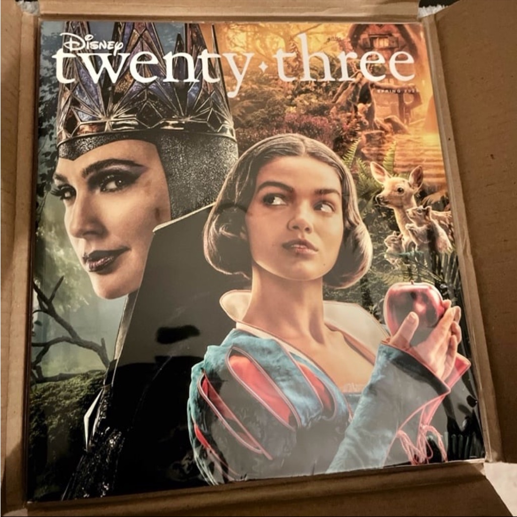 Disney Accents | 5/$20 D23 Magazine - Disney Twenty-Three 2025 Spring Issue, Snow White Cover | Color: Gold/White | Size: Os