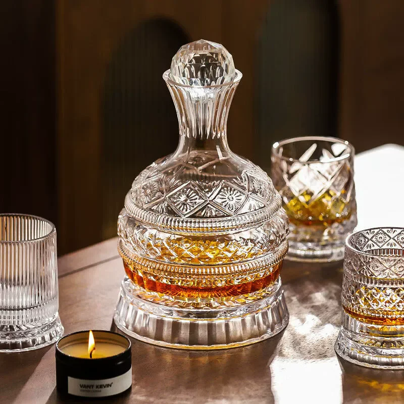 Kristall-Weindekanter, elegantes, handgefertigtes Weindekanter-Set aus Glas – rotierender Weinbelüfter, drehender Whisky-Karaffe Image