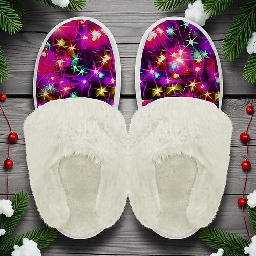 Weihnachtspantoffeln für Herren mit Schneeflockenmuster – glitzerndes Schneeflocken-Design, flauschig gefüttert für entspannte Weihnachten, winterlichen Komfort und gemütliche Stunden zu Hause. Image