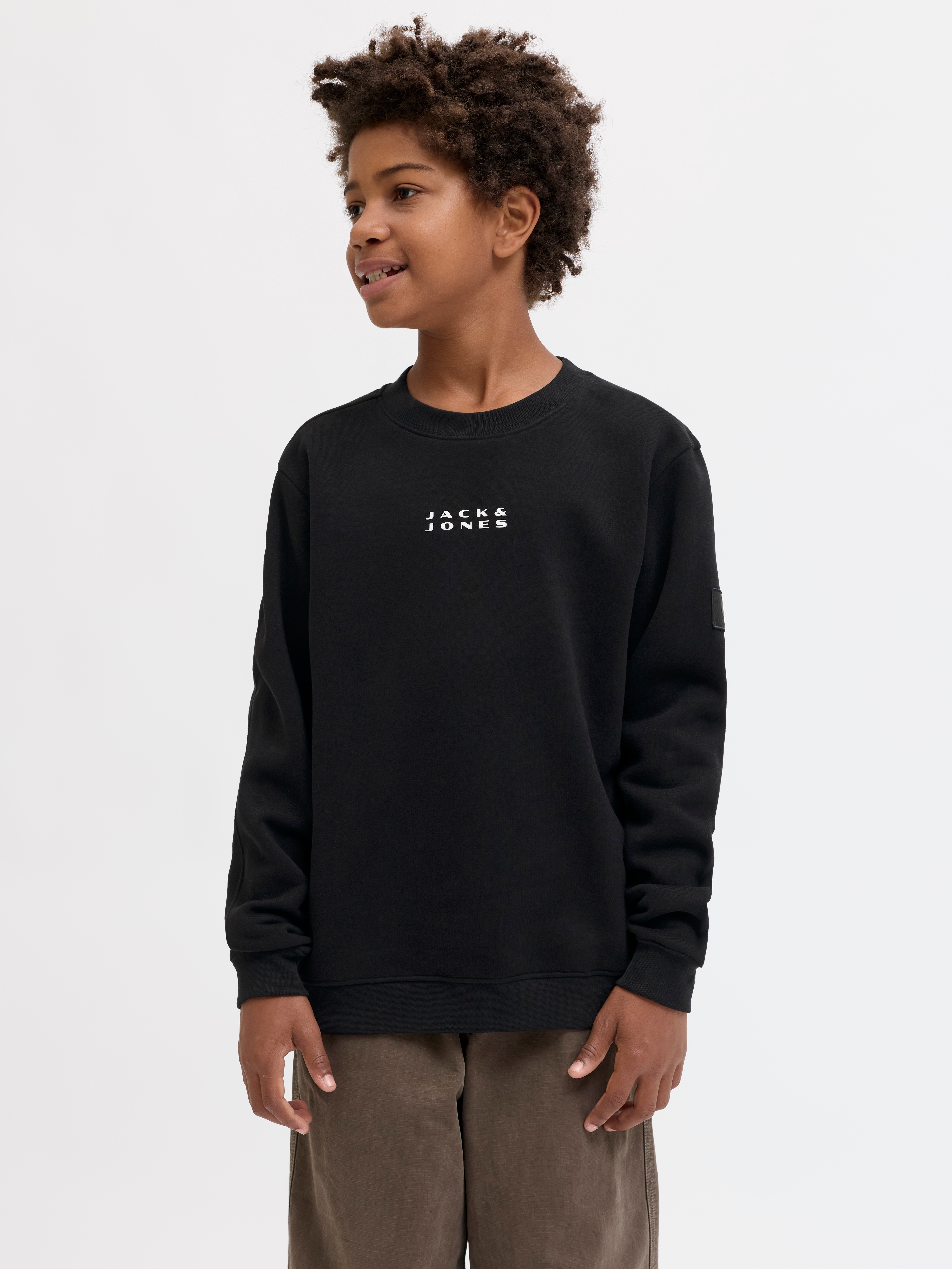 Sweatshirt JACK & JONES JUNIOR "JCOPOINT SWEAT BADGE CREW NECK BF JNR", Jungen, Gr. 152, schwarz print:jnr, angeraute Sweatware, Obermaterial: 72% Baumwolle, 28% Polyester, bedruckt, loose fit normal, Rundhals, Rippbündchen, Sweatshirts Sweatshirt
