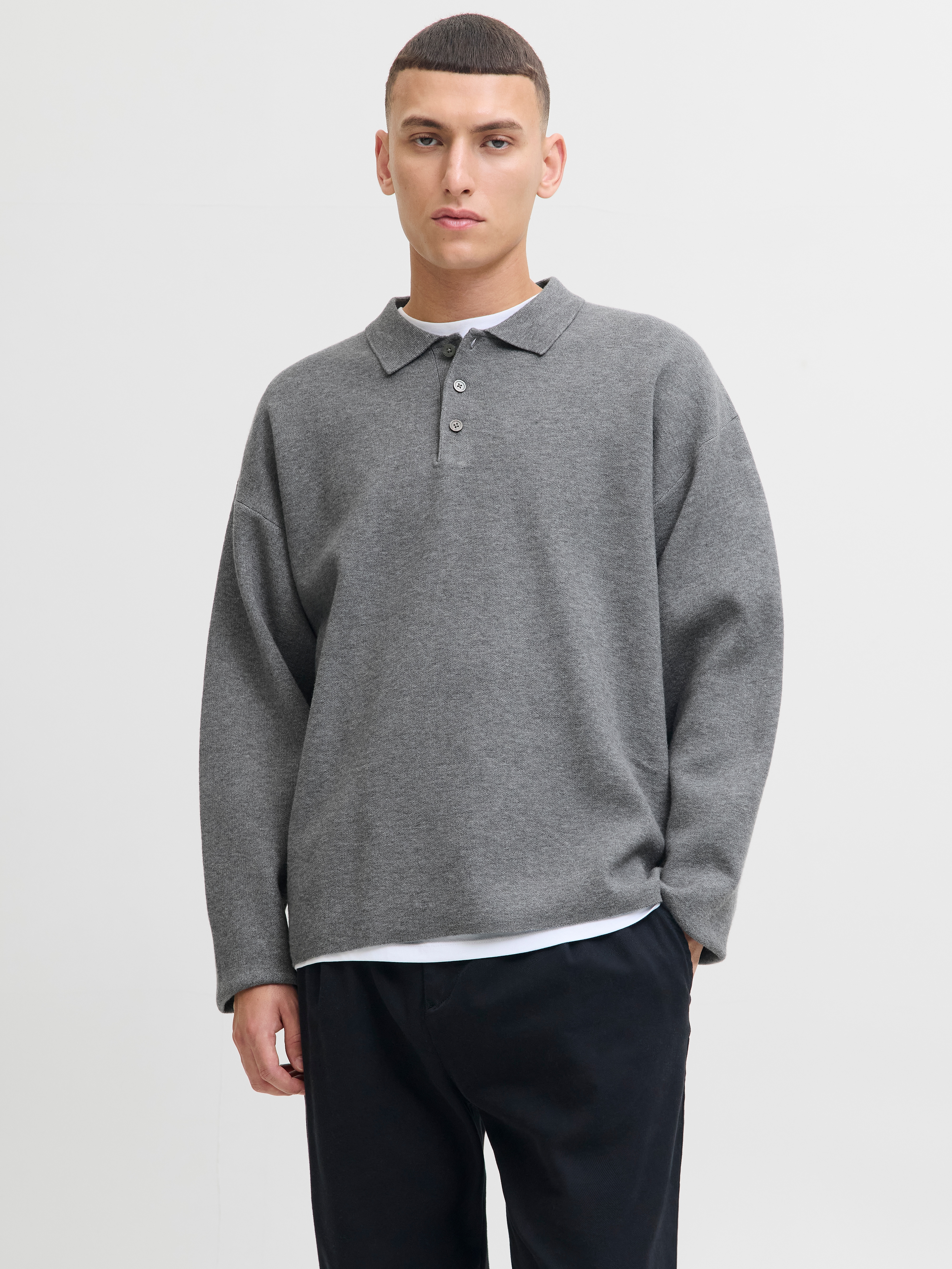 Polokragenpullover JACK & JONES "JPRBLABRADFORT KNIT POLO", Herren, Gr. S, medium grau melange, Strick, Obermaterial: 67% Polyester, 25% Polyacryl, 8% Nylon, meliert, relaxed fit, Pullover