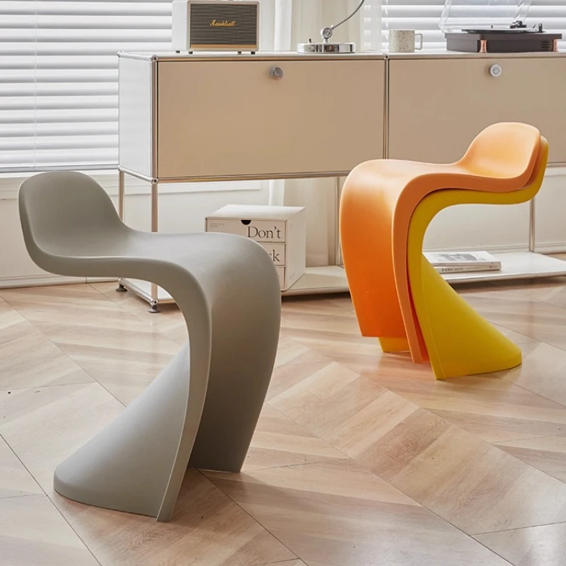 Sedie moderne impilabili in plastica ispessita Pantone Sedie da sala da pranzo per cucina Mobili per la casa Sedia per il tempo libero Sedie da pranzo