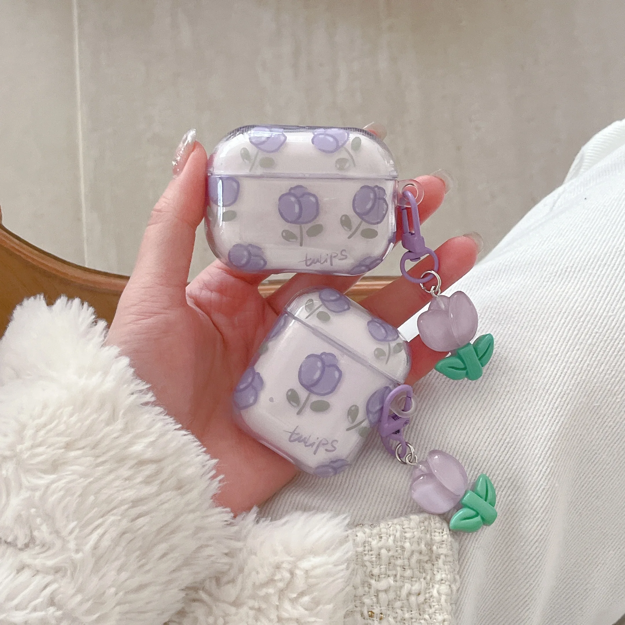 Wunderschöne transparente Kopfhörerhülle mit violettem Tulpenblumenmuster und Tulpenanhänger, geeignet für AirPods 1 2 3 4 Pro Pro 2 Image