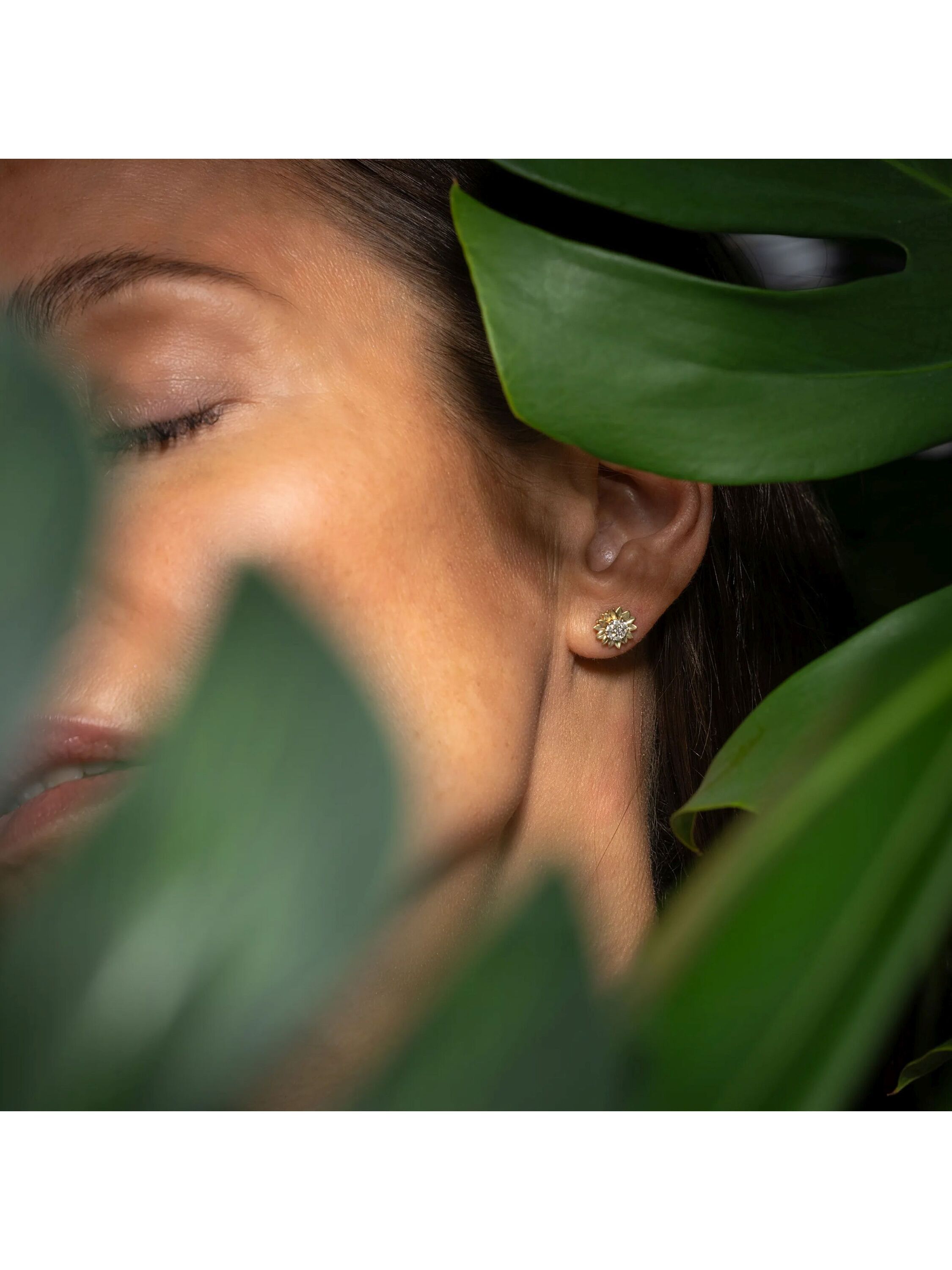 Lyomi Ohrstecker 585/- GG/WG Sonnenblume 14 synth. Diam. 0,13ct. Image