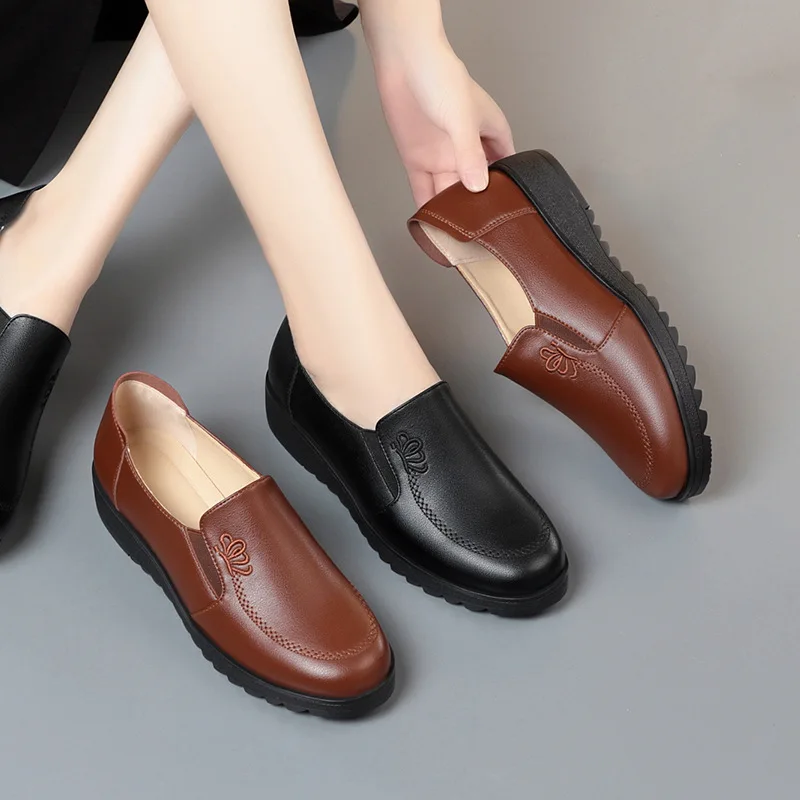 Mutter schuhe weicher Leder boden bestickte Lederschuhe mittleren Alters und ältere Menschen tiefer Mund einzelne bequeme Damenschuhe