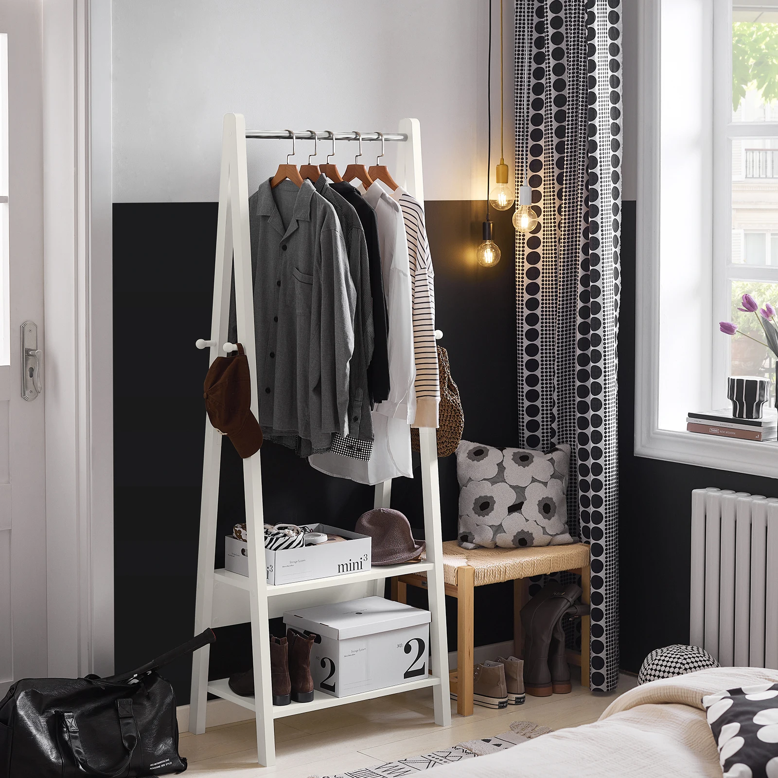 SoBuy FRG59-W Kleiderständer Ständer KleiderstangeGarderobenständer Kindergarderobe Hängeregal mit zwei Ablagen