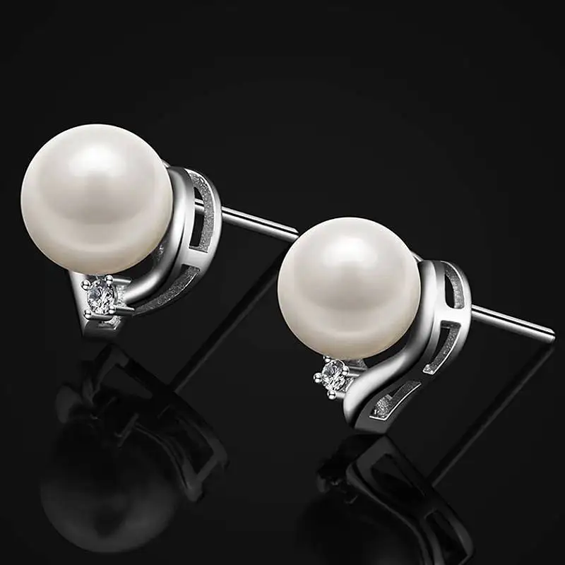 Huitan Herz-Design, Imitationsperle, Damen-Ohrstecker, elegante Verlobung, Hochzeit, schicke Accessoires, trendiger Schmuck mit glänzendem CZ Image