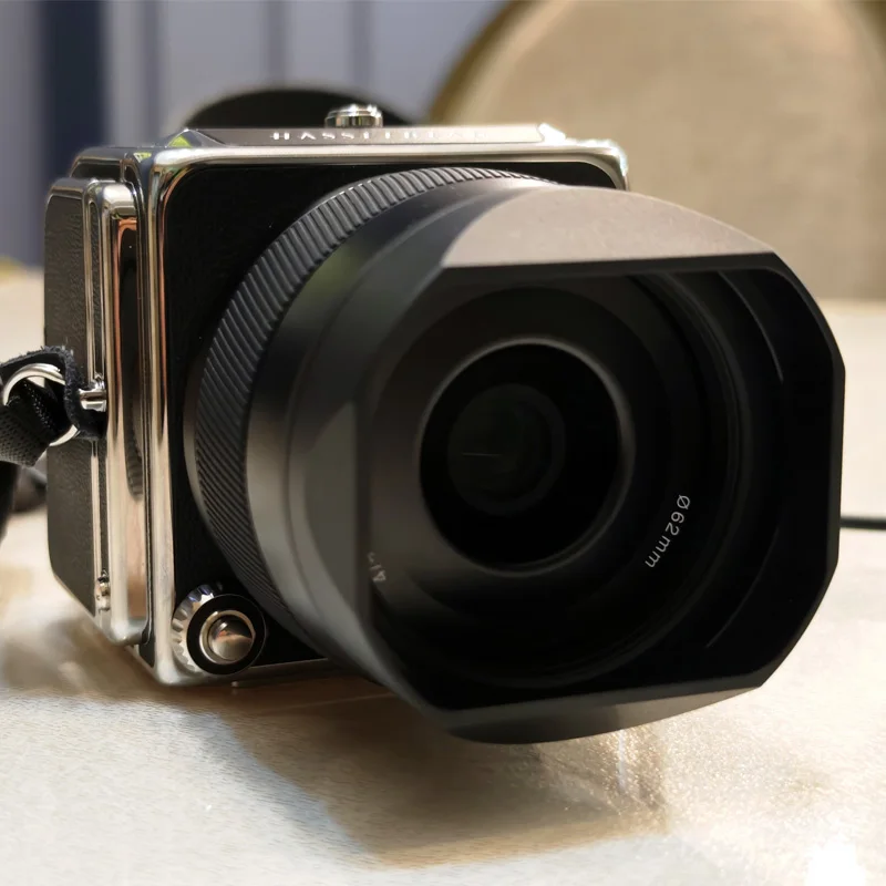 Schraubbare quadratische Gegenlichtblende aus Metall mit Metallkappe für Hasselblad XCD 4/45P P-Objektiv für X-System-Kamera – 45 mm f/4 für X2D 907x Objektiv Image