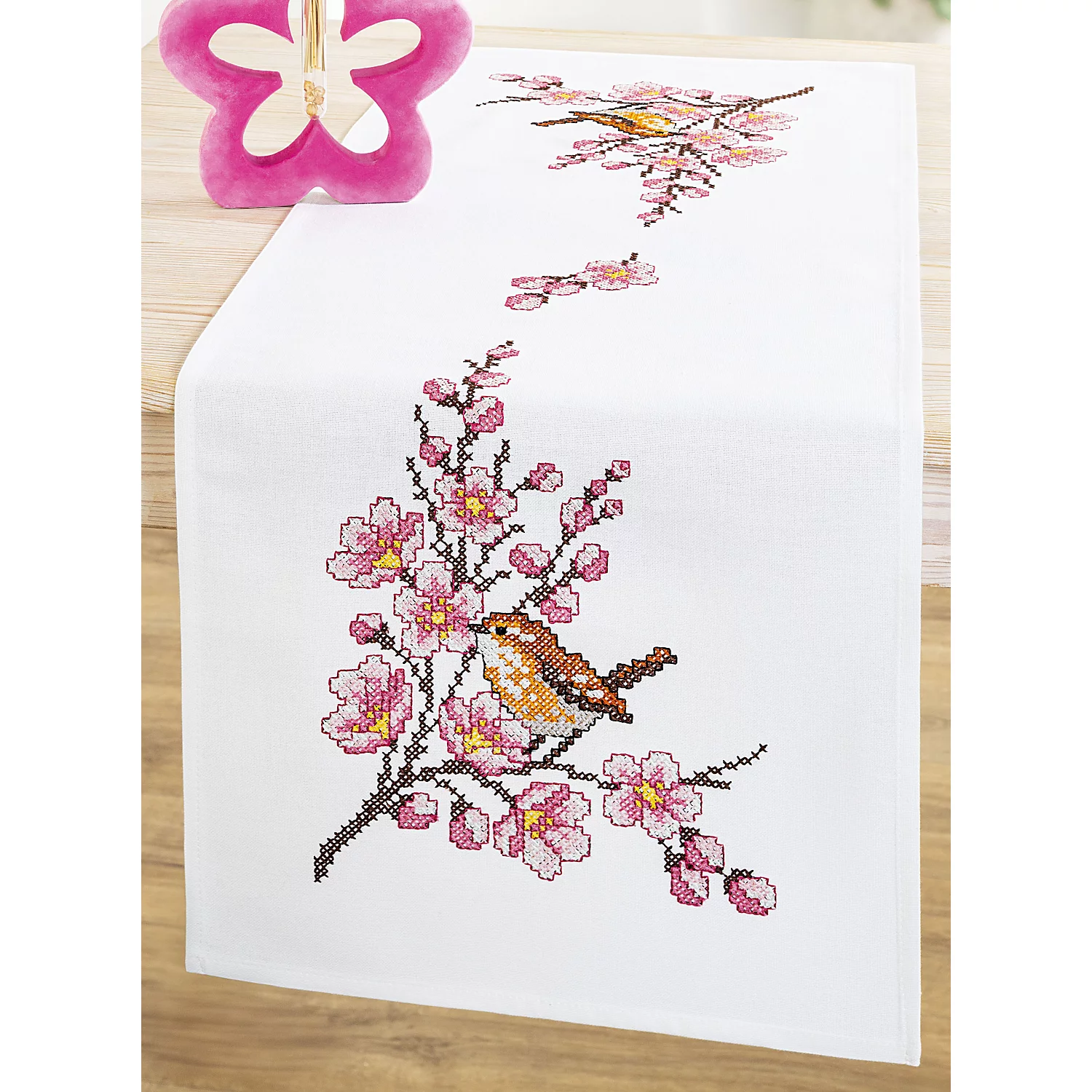 Chemin de table à broder "branches de cerisiers