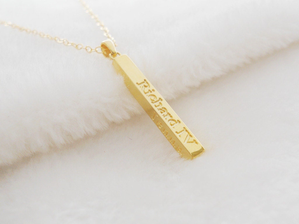 Collana con barra lunga con nome, collana con barra verticale in oro, collana rettangolare con nome inciso, collana verticale con nome personalizzato