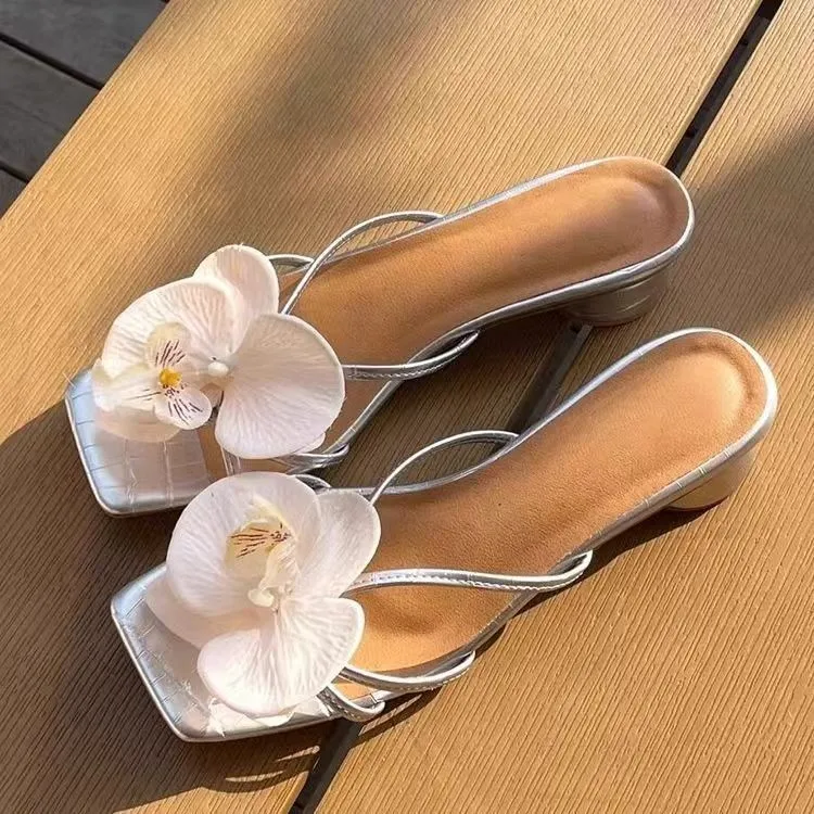 Sexy Offene spitze Blockabsatz One-Strap Frauen Hausschuhe Orchidee Blumen Dekor Karree Sandalen Damen Sommer Strand Schuhe Image