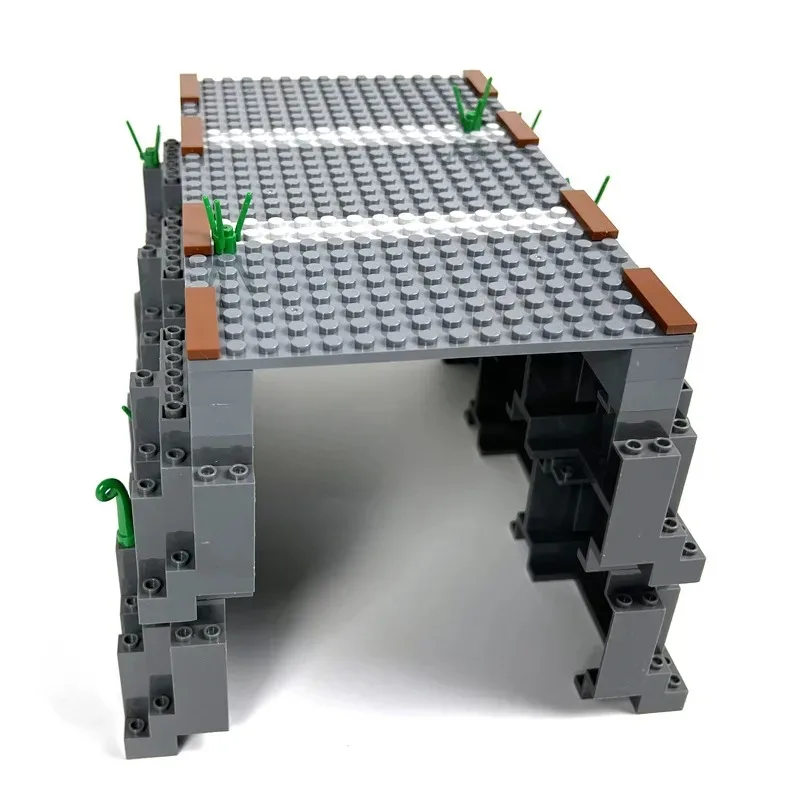 High-Fidelity MOC Bausteine Zugstrecke: Realistische Höhle, Steingartszene, Simulationstunnel und Eisenbahnwagen im Lieferumfang enthalten Image