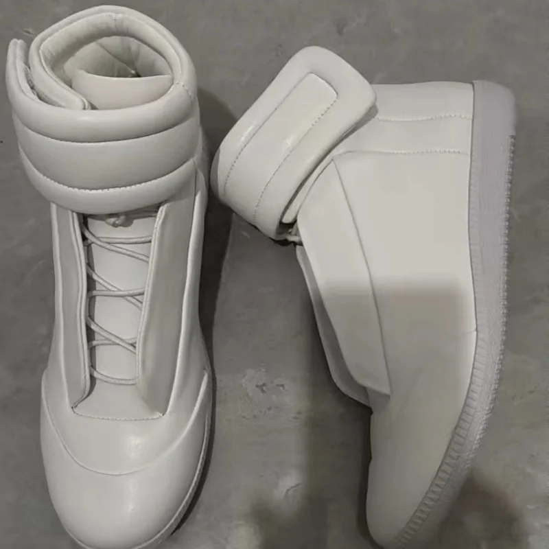 High Top Casual Herrenschuhe Plus Size Klettverschluss Weiß Schwarz Rot Blau Farbe Lässige modische Sportschuhe Markendesign