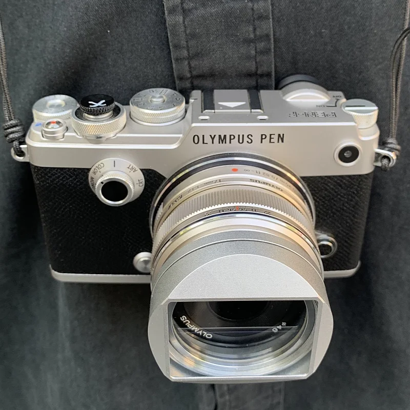 Einschraubbare quadratische Gegenlichtblende aus Metall mit Metallkappe für Olympus M.Zuiko Digital 17 mm F1.8 Schwarz-Silber-Objektivschirm