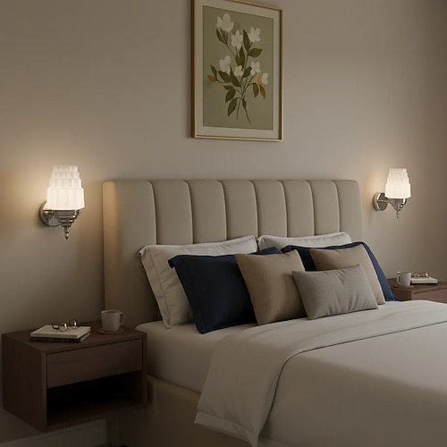 Traditionelle Wandleuchte aus Eisen und Glas in Mikrofonform mit einem Licht für das Wohnzimmer Image