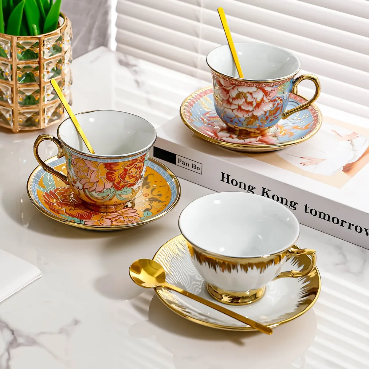 Exquisite French afternoon teacup household use Retro British tea set coffee cup Retro Flower Coffee Cup Set with Scoop Saucer