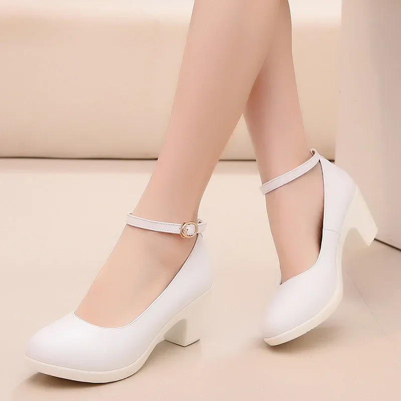4,5cm 6cm Kleine Größe 33-43 Bequeme Knöchelriemen-Schuhe aus Echtleder 2026 Herbst Mittlerer Blockabsatz Plateau-Schuhe für Mütter