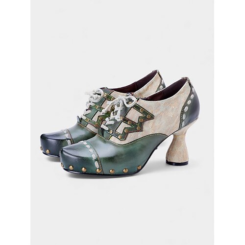 Damen Mardi Gras grüne und beige Leder Schnürstiefel mit Nietenverzierungen – Kühner Karnevalsstil perfekt für Umzüge Festlichkeiten und Feiern Image