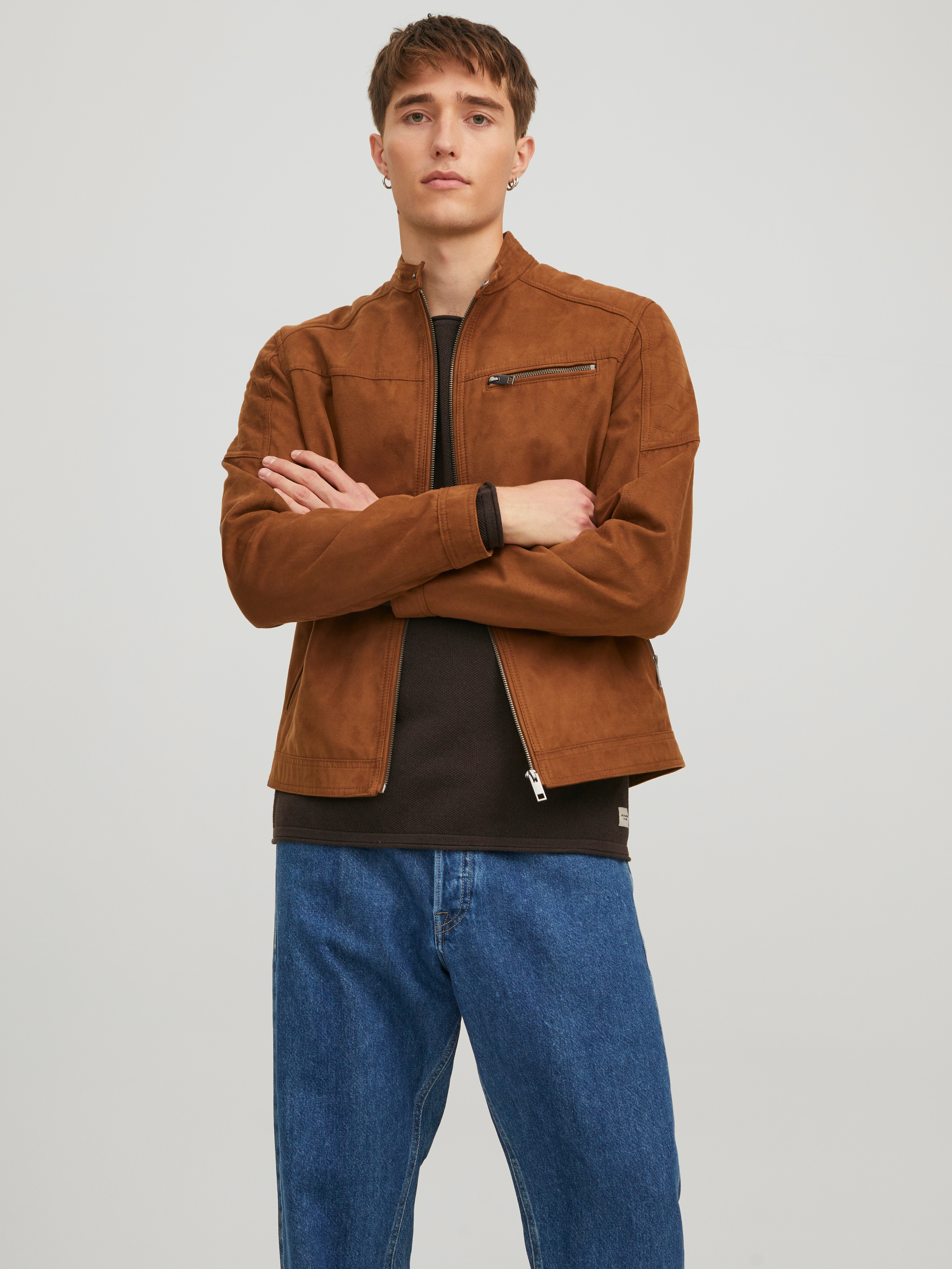 Lederimitatjacke JACK & JONES "JJEROCKY in Kunstlederoptik mit Reißverschlusstaschen", Herren, Gr. L, braun (cognac), Web, Obermaterial: 88% Polyester, 12% Viskose, slim fit normal, gerader Abschluss, Jacken, unifarben, modisch, regular fit,...