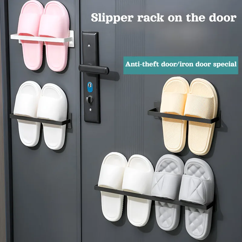 Magnetisches Schuhregal hinter der Eingangstür. Wandmontierte Anti-Diebstahl-Tür. Eisentür. Magnetisches Schuhregal Image