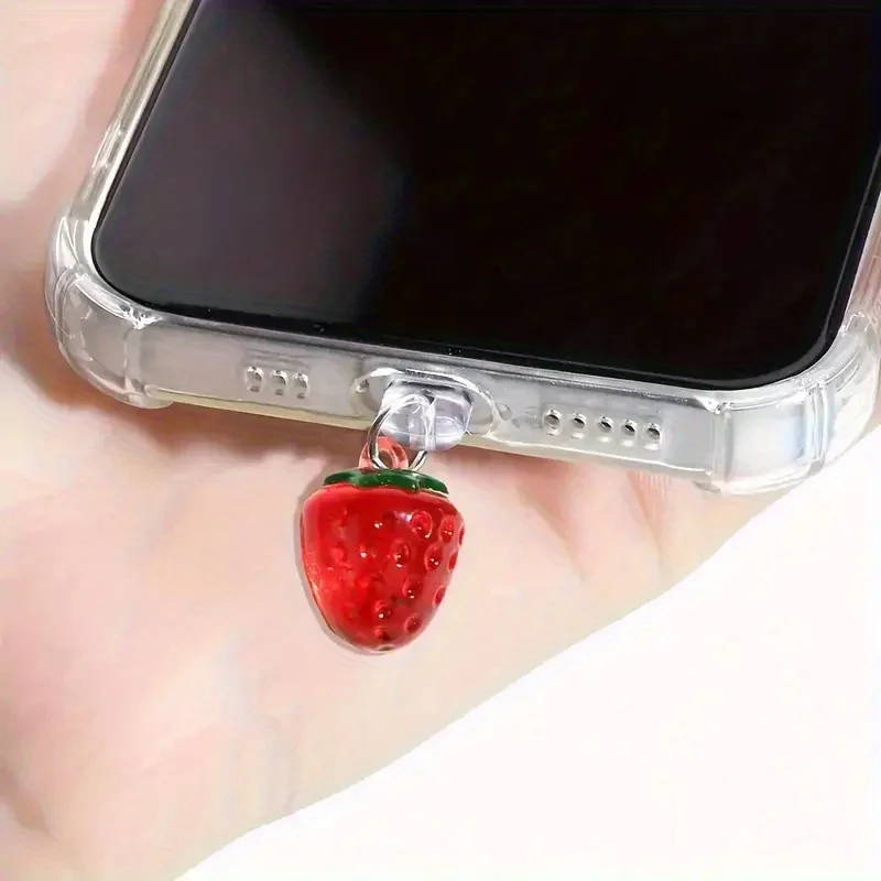 1 pièce de protection anti-poussière mignonne en forme de fraise pour téléphones portables, un magnifique accessoire pour téléphone portable, une décoration pour téléphone et un petit accessoire pour