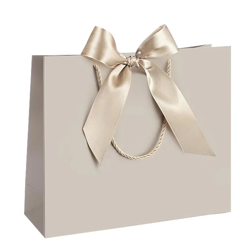 10 Stück (5 Beutel + 5 Bänder) Elegante beige Dankeschön-Geschenktüten, Geschenktüten aus Papier, Einkaufstaschen mit goldenen Schleifen – faltbar Image