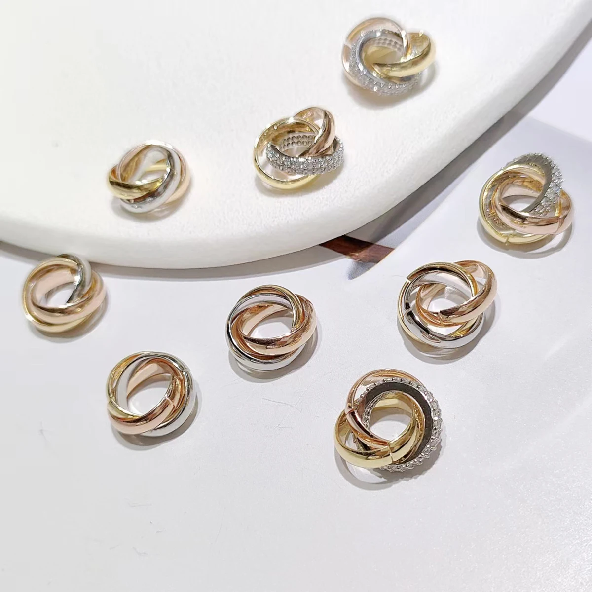 Drei Kreise in großen und kleinen Größen, glatter Stil und Zirkon-Stil, für DIY-Schmuckherstellung, Zubehör. Image