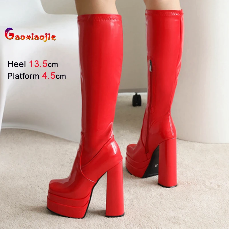 Winterrote kniehohe Damenstiefel mit quadratischer Zehenpartie, klobige High Heels, 13,5 cm Plattform, 4,5 cm elastisches Lackleder, lange Stiefel, Schuhe