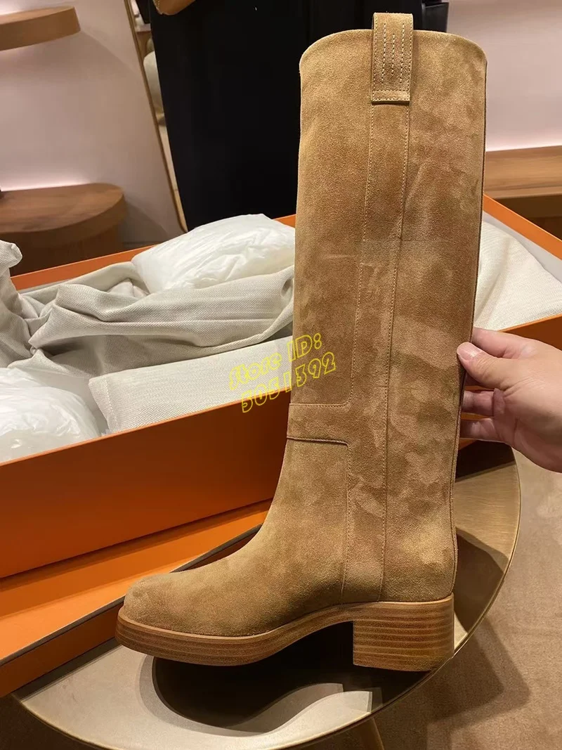 Stivali alti al ginocchio con tacco largo in pelle scamosciata Punta tonda Slip On Moda 2026 Autunno inverno Scarpe eleganti da donna Tacco grosso Marrone Flock fatto a mano
