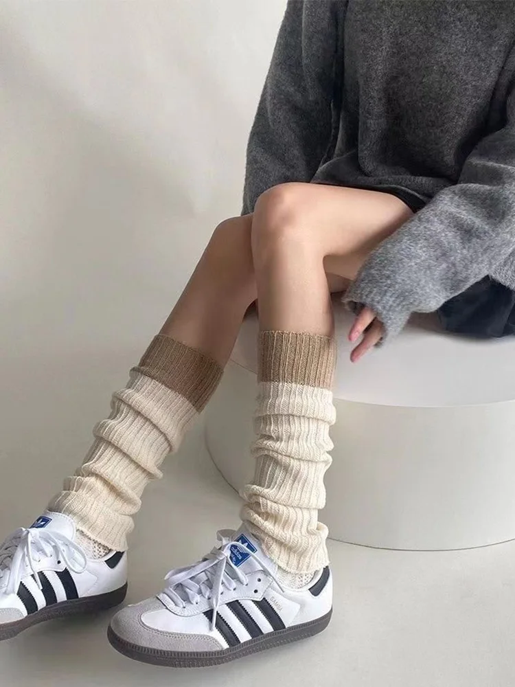 Gestrickte JK-Socken und Socken, weiße Wadensockenbezüge, gespleißte Beinbezüge, gestapelte Socken für Damen, trendige lange Röhrenflorsocken Image