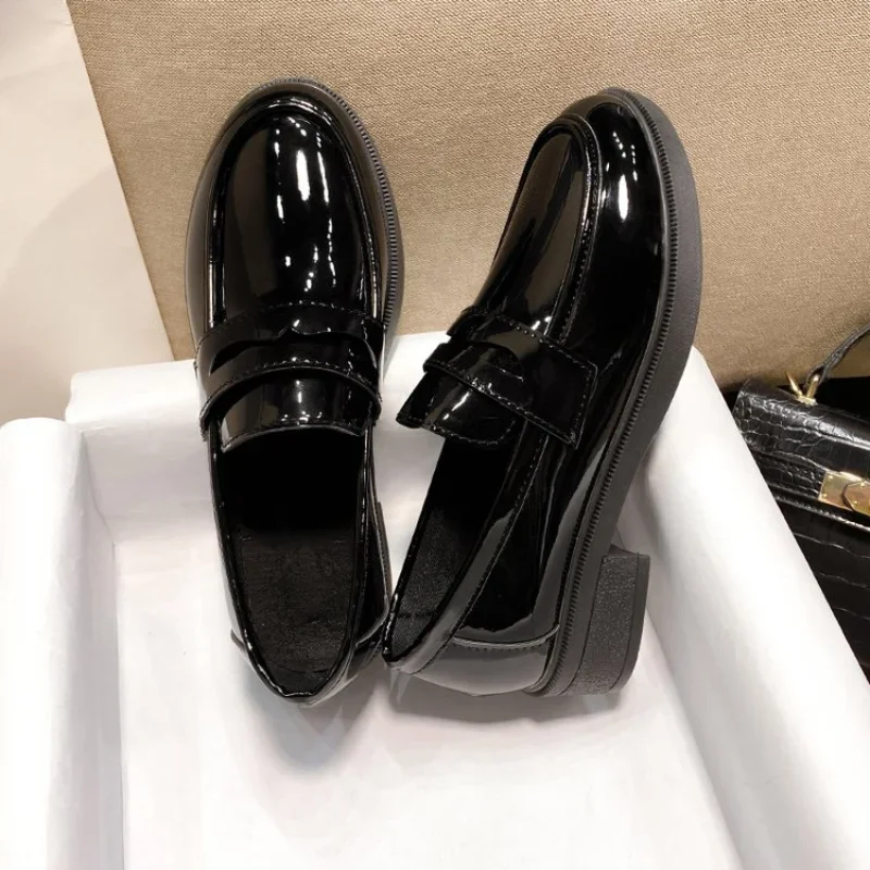 2024 neue Mode Patent Leder Loafer für Frauen Schuhe Platz Ferse Slip auf Büro Dame Schuhe Müßiggänger Chaussure Femme