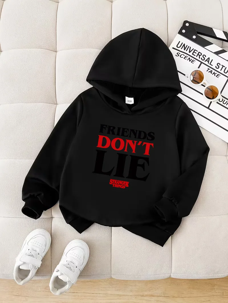 Verspielter schwarzer Kinder-Kapuzenpullover: „Friends Don't Lie“-Slogan-Druck, coole und schlichte Kinderkleidung Image