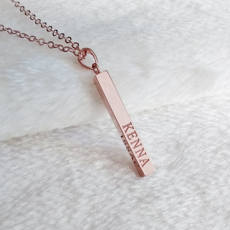 Collana con barra con nome in oro rosa, collana con barra con nome inciso, collana con barra lunga in argento, collana con barra verticale, gioielli p