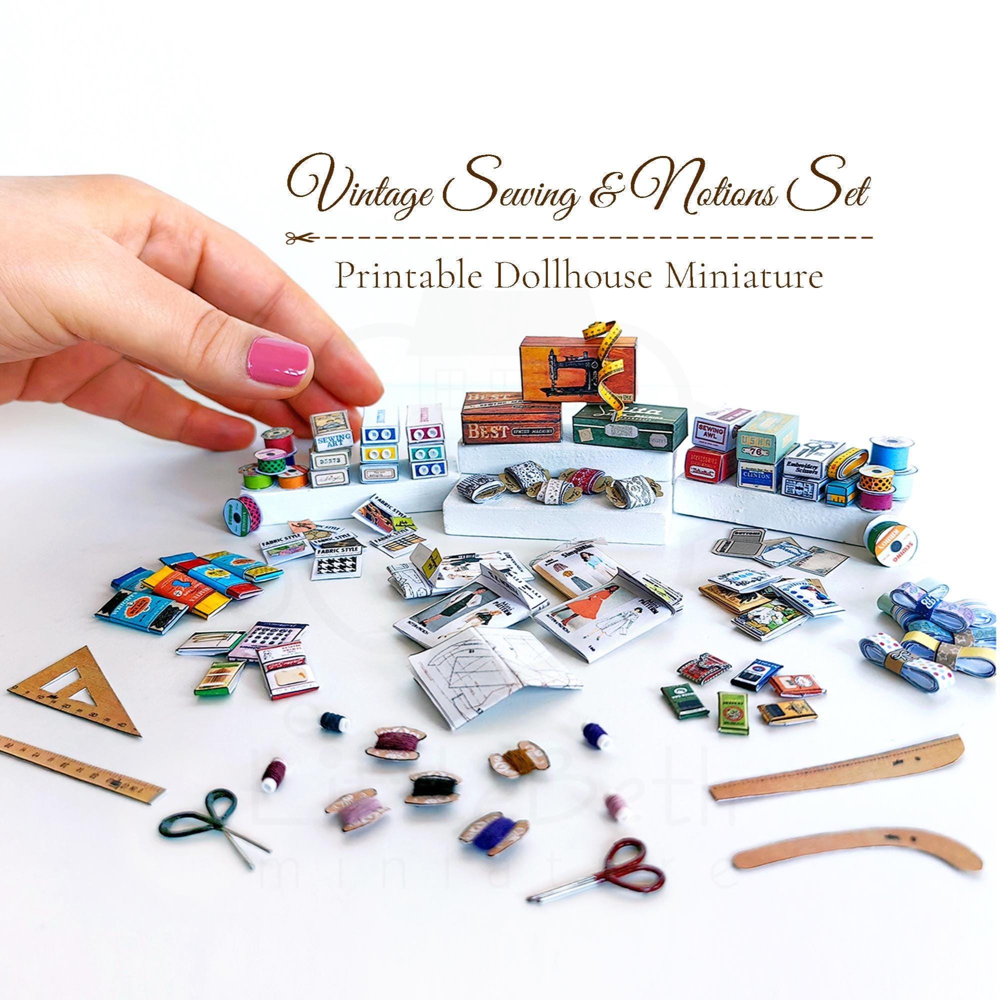 Modelli di cucito in miniatura, set di articoli vintage - Scatole di merceria stampabili per case delle bambole fai da te