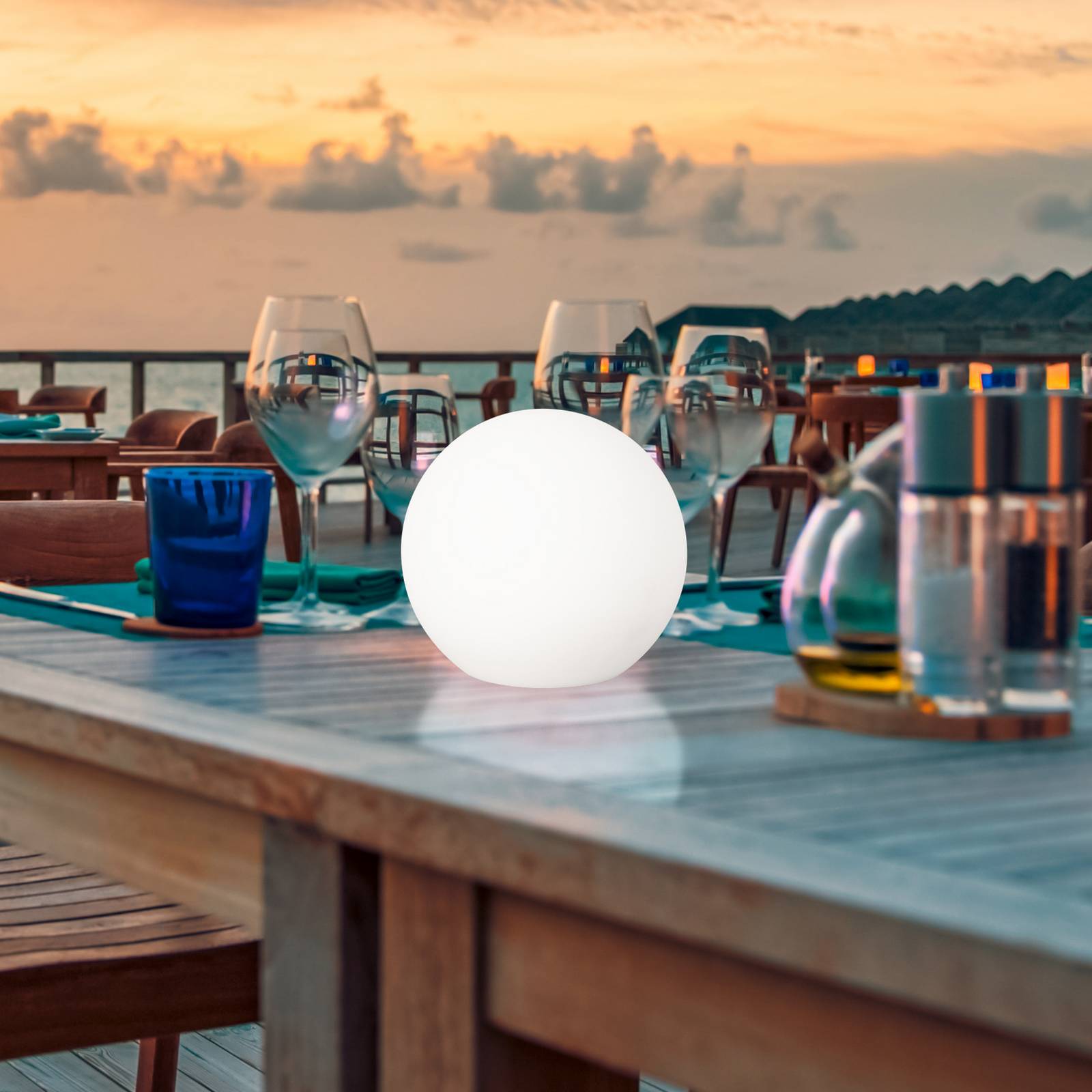 FH Lighting LED-Solar-Außenleuchte Dabus, Ø 25 cm, Kugel, weiß, Acryl dimmbar, weiß / opal, für Wohn- / Esszimmer, Kunststoff