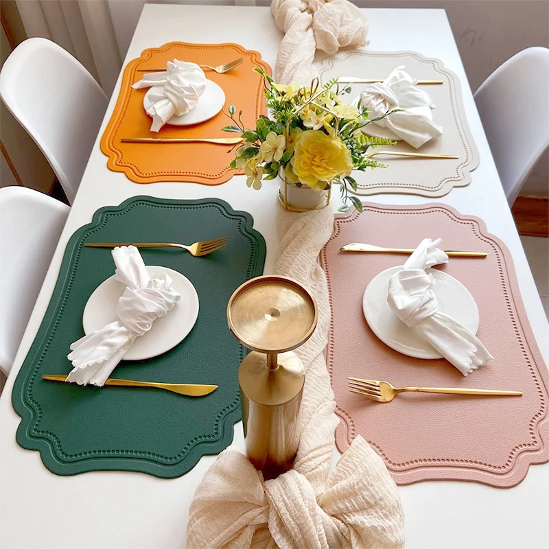 1/4/10 Stück grüne Weihnachts-Tischsets, quadratisch geformt, rechteckig, PU-Tischsets für Esstisch, nordisches Leder, rutschfeste Tischsets