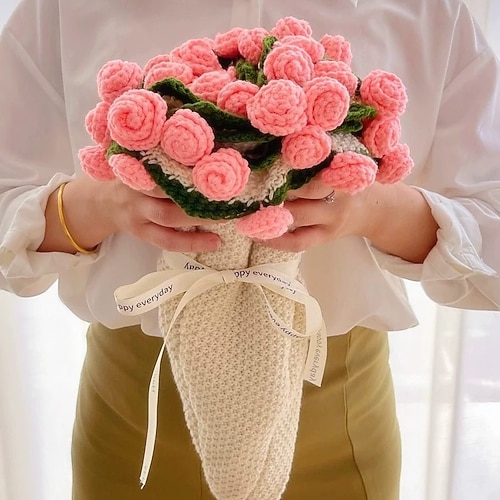 Muttertagsdecke mit rosa Rosenstrauß, handgefertigte Kuscheldecke mit künstlichen Blumen, Schlafdecke, künstlich gewebte Decke, perfektes Geschenk für Mama Image