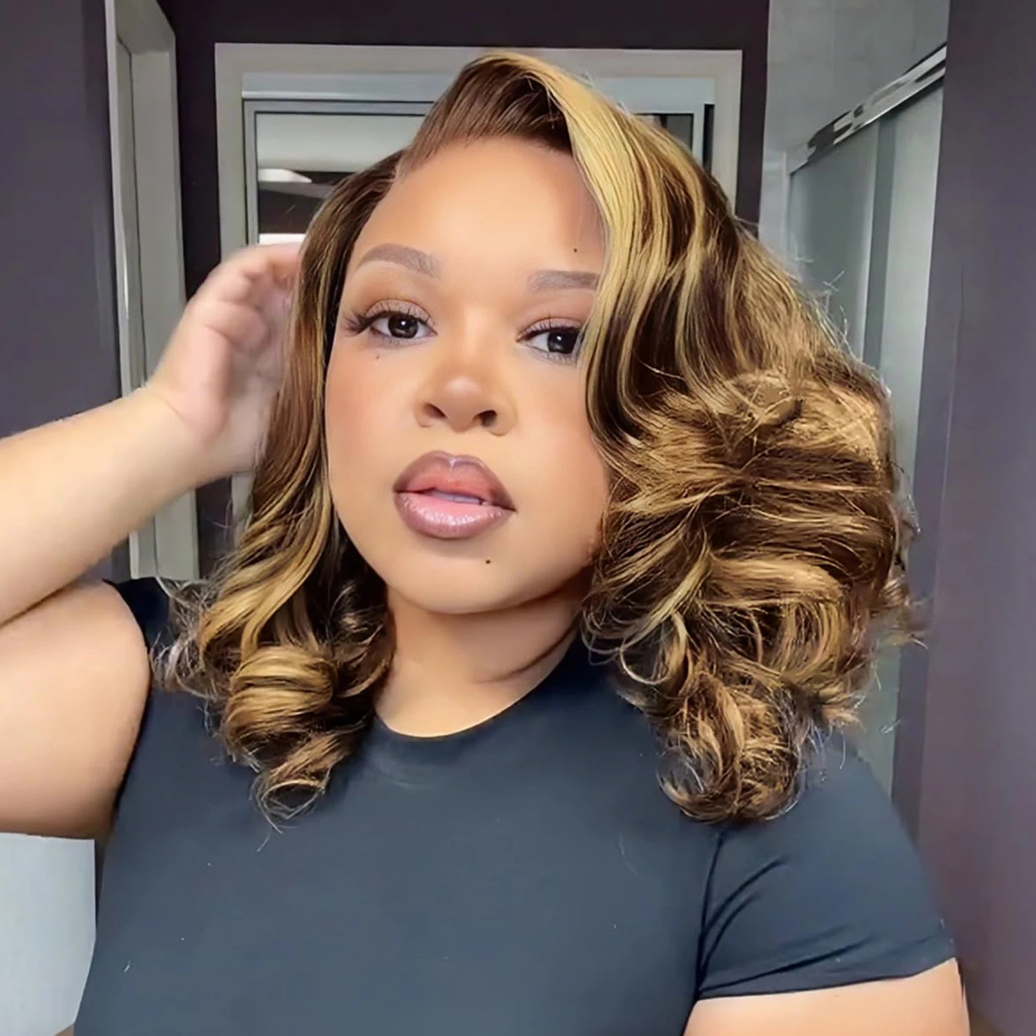 P4/27 Highlight Body Wave Kurze Bob-Perücke aus Echthaar, 13x4 Lace Front Perücke, Remy Echthaar Lace Frontal Perücke für Damen, 250% Dichte Image