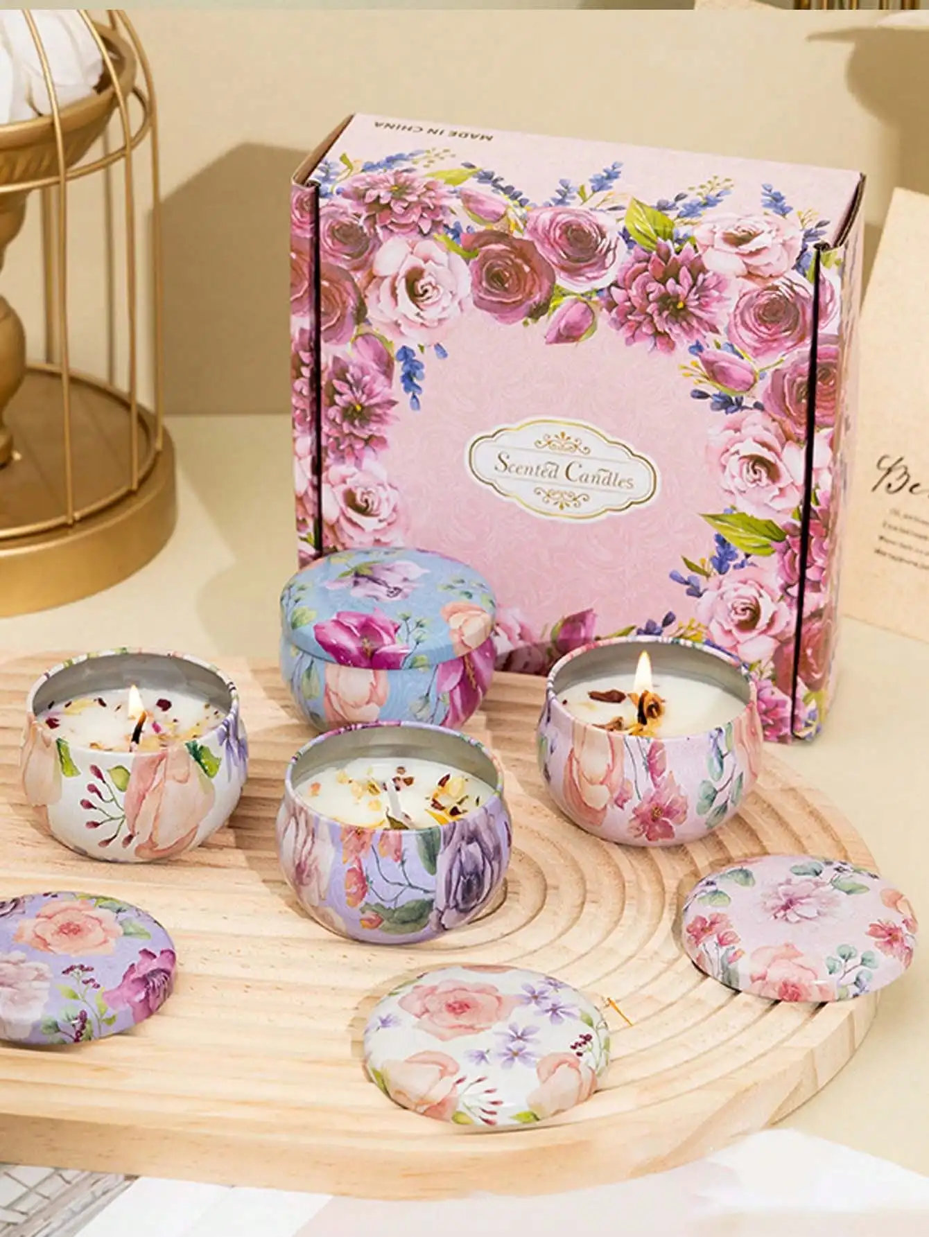 Die 4-teilige Aromatherapie-Kerze in Geschenkbox ist ein multifunktionales Aromatherapie-Produkt, das speziell für die häusliche Atmosphäre entwickelt wurde Image