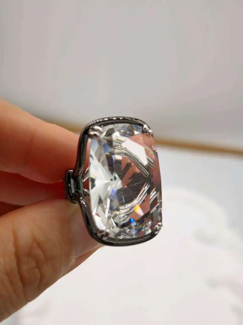 2025 Autumn Ladies' Classic Oversized White Phone Wide New Style Ring