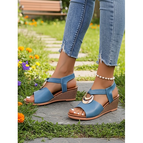 Blaue Keilsandalen für Damen mit Metallring – sommerliche Sandalen mit Knöchelriemen für Gartenpartys, Brunch und Freizeit. Image