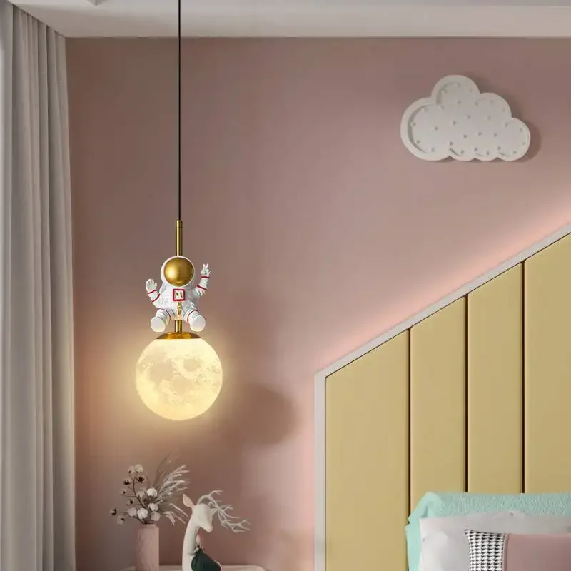 Kinderzimmer Nachttisch Pendel leuchte moderne minimalist ische Licht Luxus Kronleuchter Junge Schlafzimmer Mond lampe Astronaut kleinen Kronleuchter