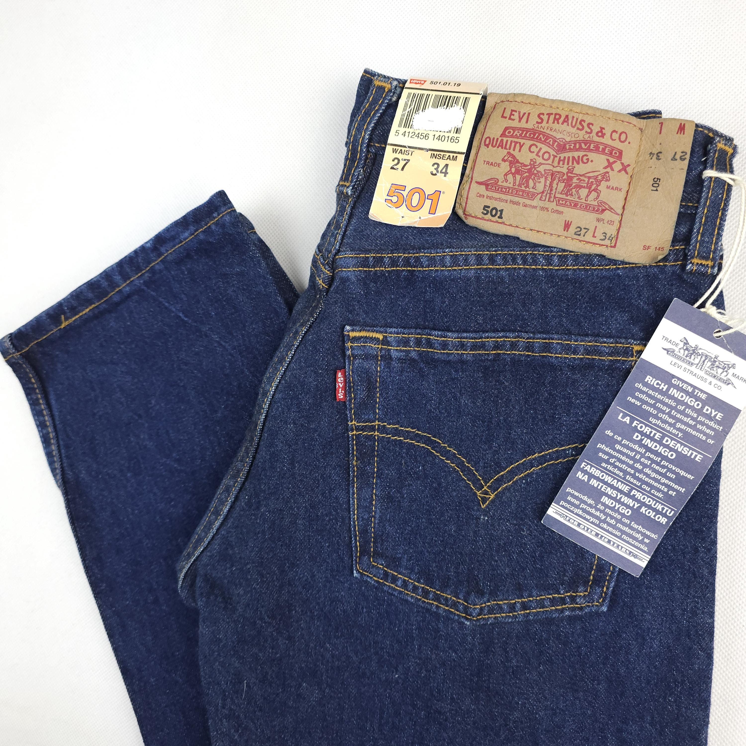 Nuovo con etichette, Levi's 501 Vintage Deadstock, Levi's 501 W27 L34, dimensioni reali misurate: W26-67 cm L34-86 cm. Levi's 501 blu scuro, anni '90,