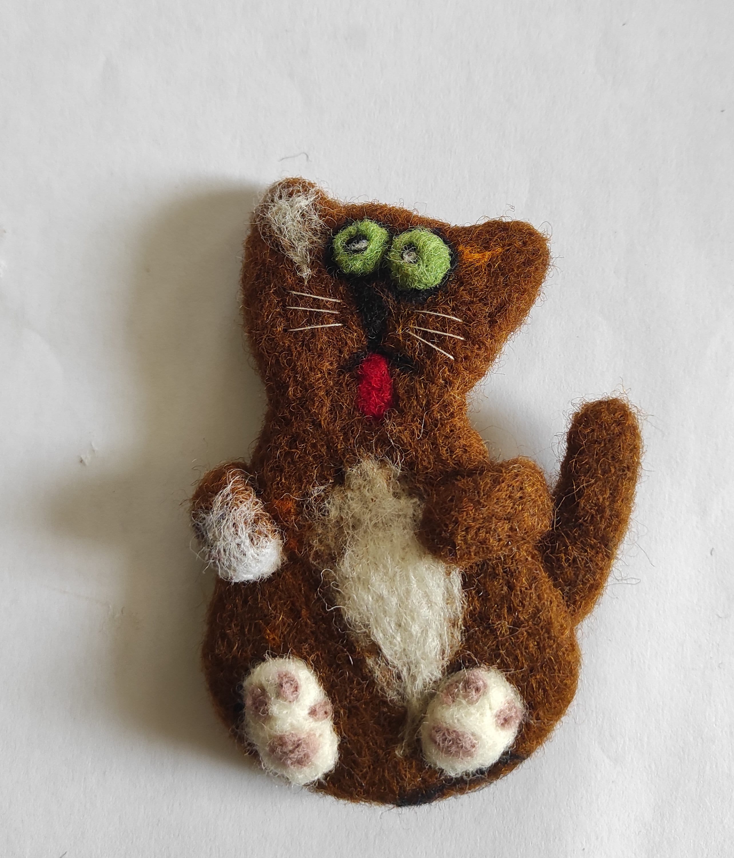 Spilla a forma di gatto in feltro, spilla in feltro, spilla a forma di gatto, spilla a forma di gatto, spilla in lana, gioielli a forma di gatto, bel