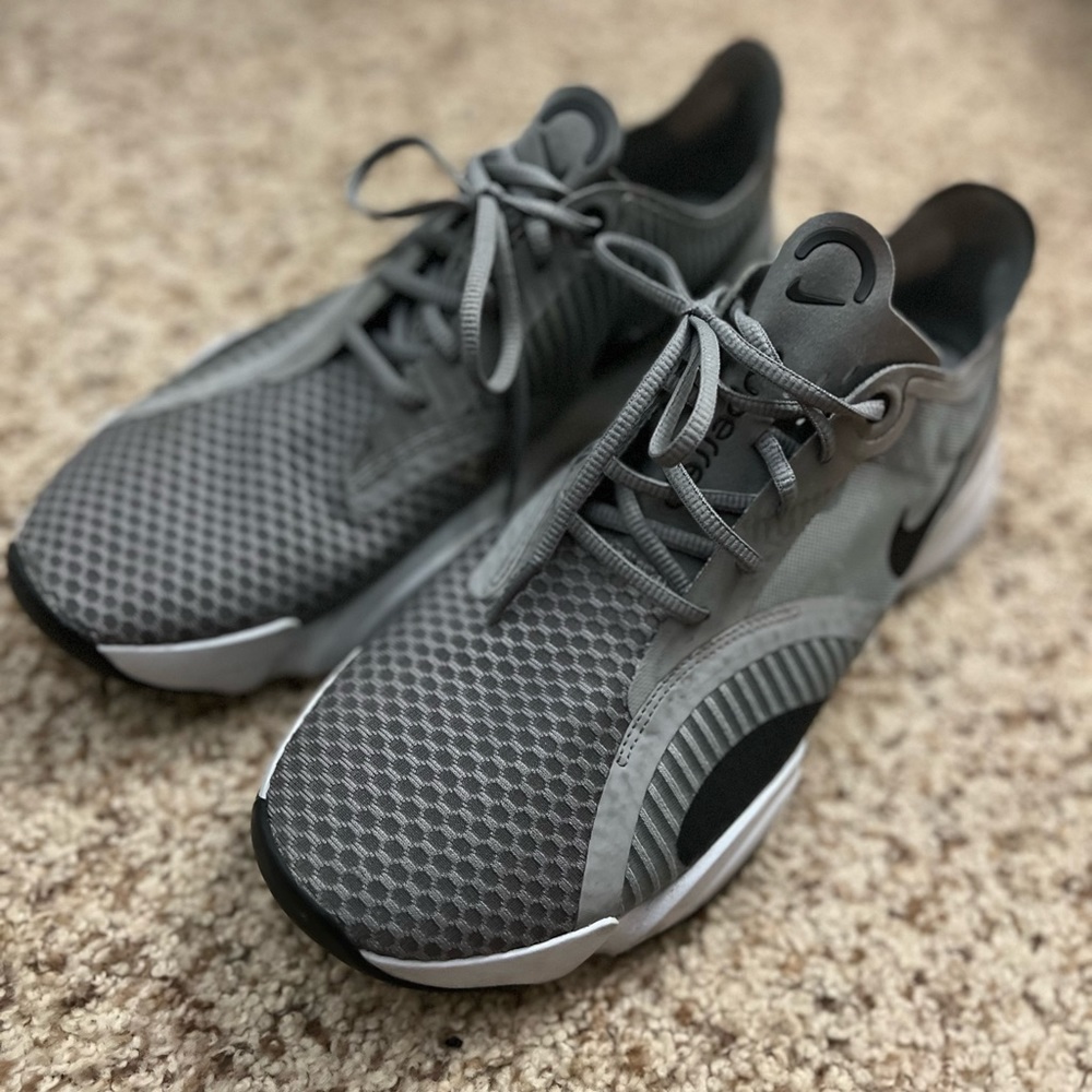 Nike Shoes | Euc! Mens Nike Running Shoes | Color: Gray | Size: 10.5
